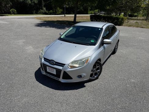 Used 2014 Ford Focus SE w/ Equipment Group 201A FWD image 31