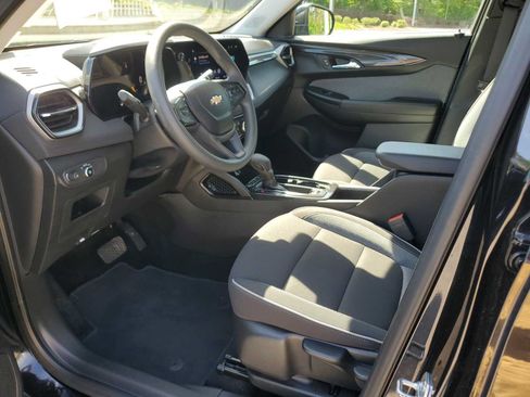 Used 2025 Chevrolet TrailBlazer LT FWD image 15
