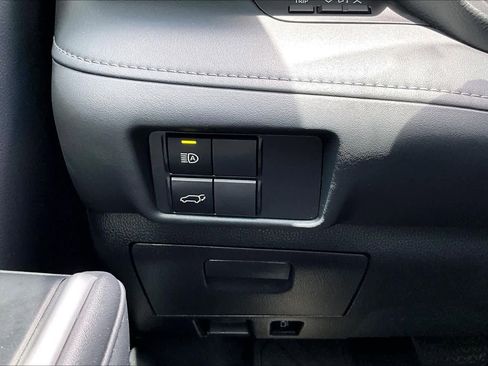 Used 2022 Toyota Highlander XSE FWD image 34