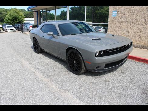 Used 2018 Dodge Challenger SXT w/ Sound Group RWD image 1