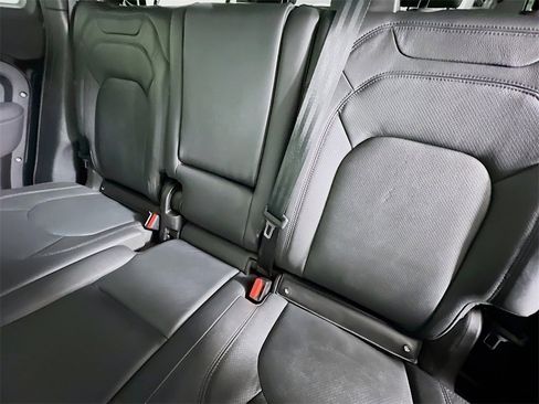 Used 2023 Land Rover Defender 130 SE image 26