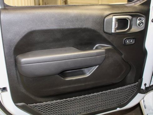 Used 2024 Jeep Wrangler Unlimited image 8