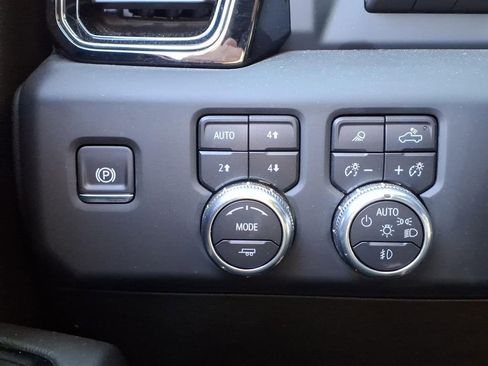 Used 2025 GMC Sierra 2500 AT4X AWD/4WD image 8