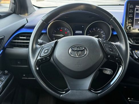 Certified 2022 Toyota C-HR XLE image 26