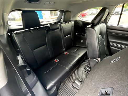 Used 2023 Toyota Highlander XLE AWD/4WD image 30