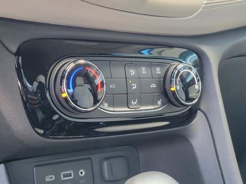 Used 2023 Buick Encore GX Preferred w/ Cold Weather Comfort Package FWD image 19