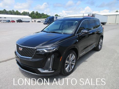 Used 2025 Cadillac XT6 Premium Luxury w/ Technology Package FWD image 2