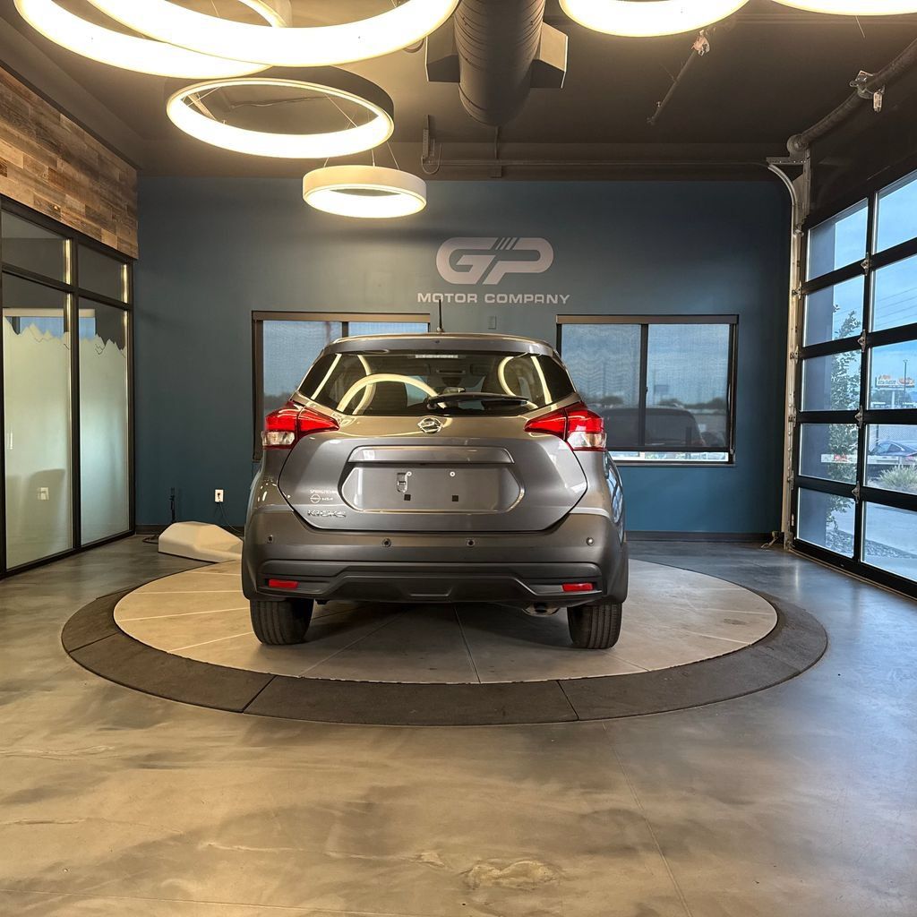 Used 2020 Nissan Kicks S FWD image 4