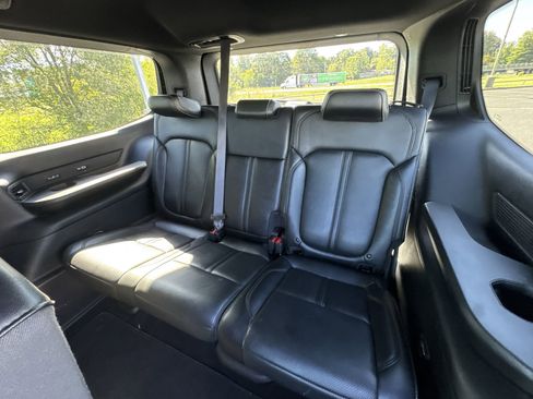 Used 2024 Jeep Wagoneer Series III w/ Flexible Seating Group image 24