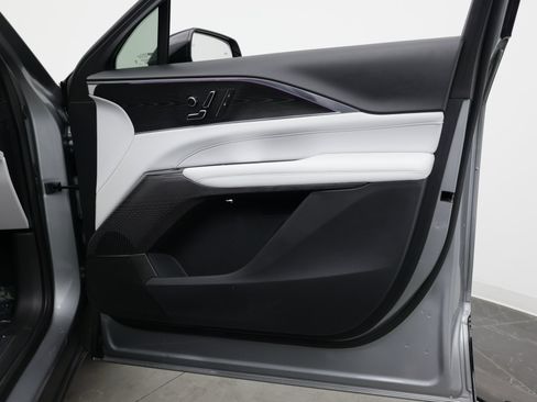 Used 2024 Cadillac Lyriq Luxury RWD image 36