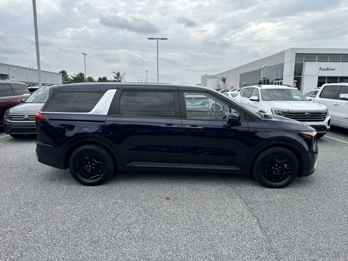 Used 2025 Kia Carnival FWD image 33
