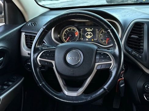 Used 2018 Jeep Cherokee Altitude image 6