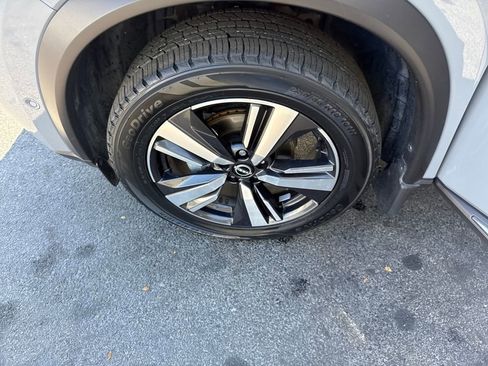 Used 2023 Nissan Rogue Platinum image 28