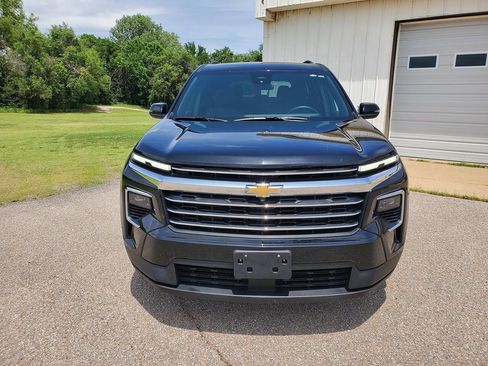 Used 2026 Chevrolet Traverse LT AWD/4WD image 2