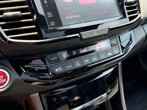 Used 2017 Honda Accord Touring image 25