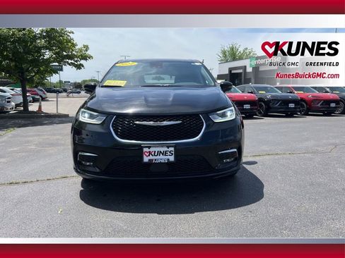 Used 2024 Chrysler Pacifica Touring-L FWD image 14