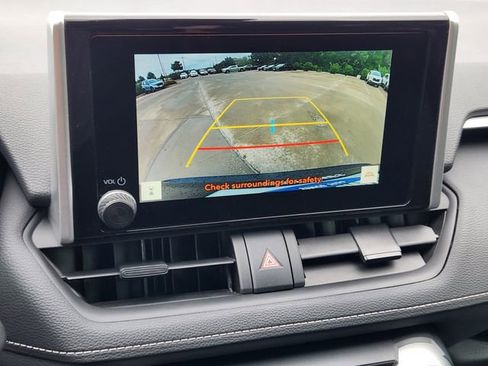 Used 2025 Toyota RAV4 XLE FWD image 18