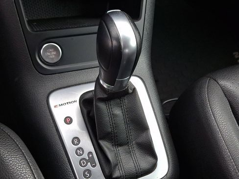 Used 2016 Volkswagen Tiguan S image 14