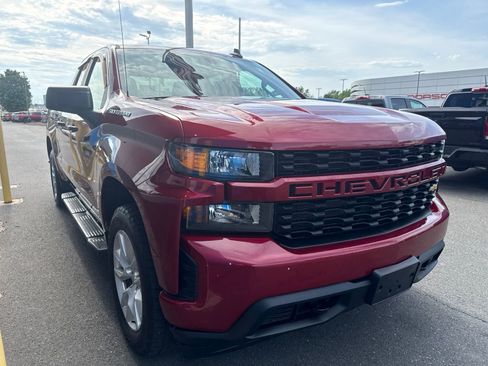 Used 2019 Chevrolet Silverado 1500 Custom w/ Custom Value Package AWD/4WD image 4