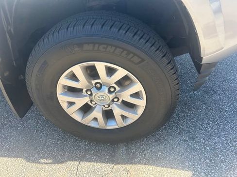 Used 2017 Toyota Tacoma SR5 w/ Tow Package AWD/4WD image 2