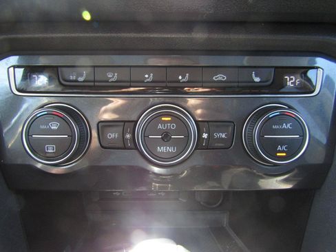 Used 2021 Volkswagen Tiguan SEL AWD/4WD image 16