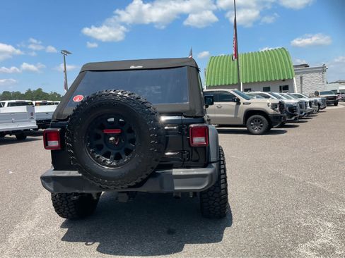Used 2018 Jeep Wrangler Unlimited Sport AWD/4WD image 6