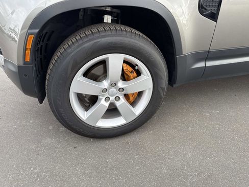 Used 2024 Land Rover Defender 110 S image 9