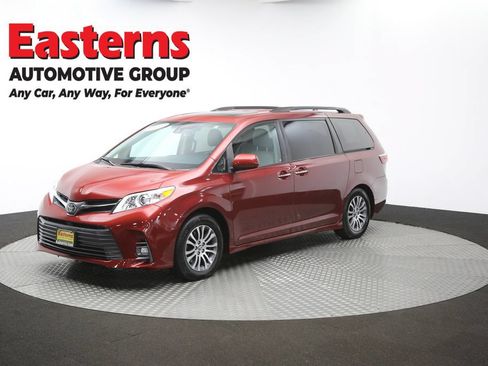 Used 2019 Toyota Sienna XLE FWD image 58