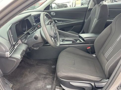 Used 2023 Hyundai Elantra SEL image 11