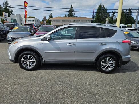 Used 2017 Toyota RAV4 XLE w/ Convenience Package AWD/4WD image 7