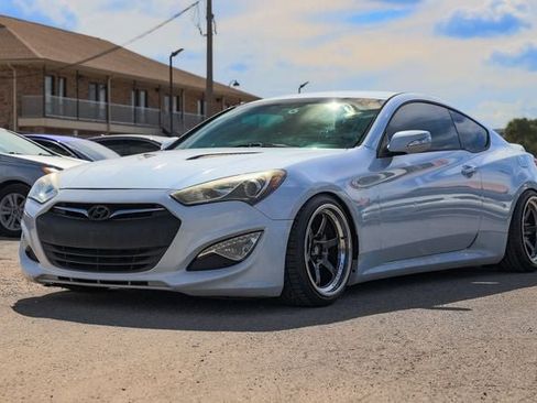 Used 2015 Hyundai Genesis 3.8 image 3