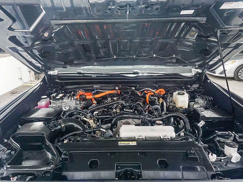 Certified 2025 Toyota Tacoma TRD Off-Road AWD/4WD image 32