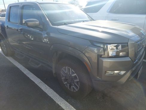 Used 2022 Nissan Frontier SV image 1