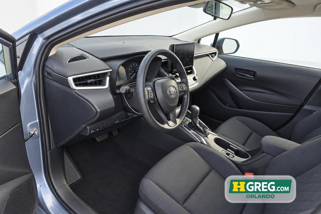 Used 2025 Toyota Corolla LE FWD image 11
