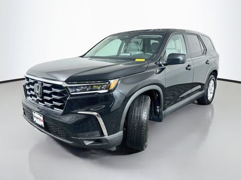 Used 2023 Honda Pilot LX image 3