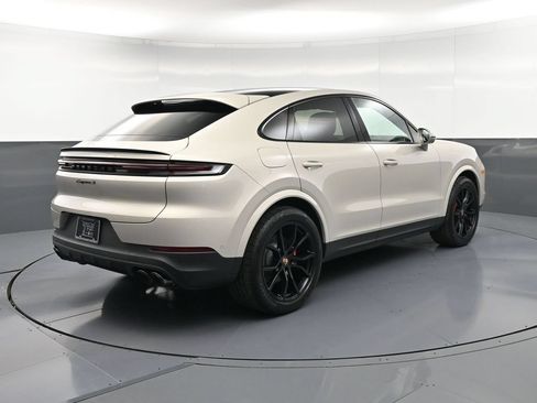 Certified 2026 Porsche Cayenne S AWD/4WD image 8