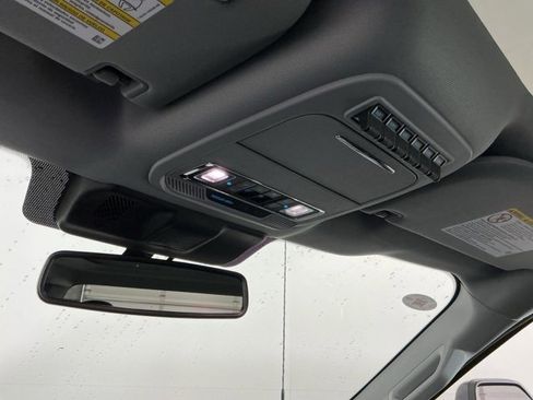 Used 2025 Ford F350 Lariat w/ Black Appearance Package image 25