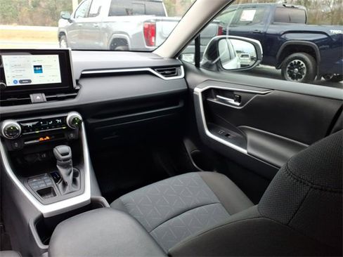 Used 2025 Toyota RAV4 XLE image 10