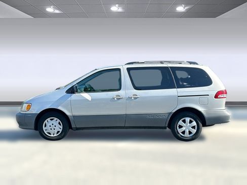 Used 2003 Toyota Sienna CE w/ CE Extra Value Pkg FWD image 2