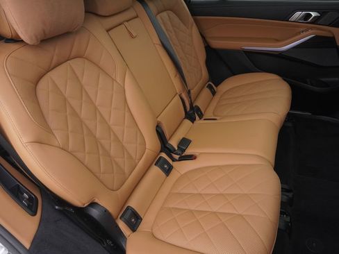 Used 2024 BMW X7 xDrive40i w/ M Sport Package image 27