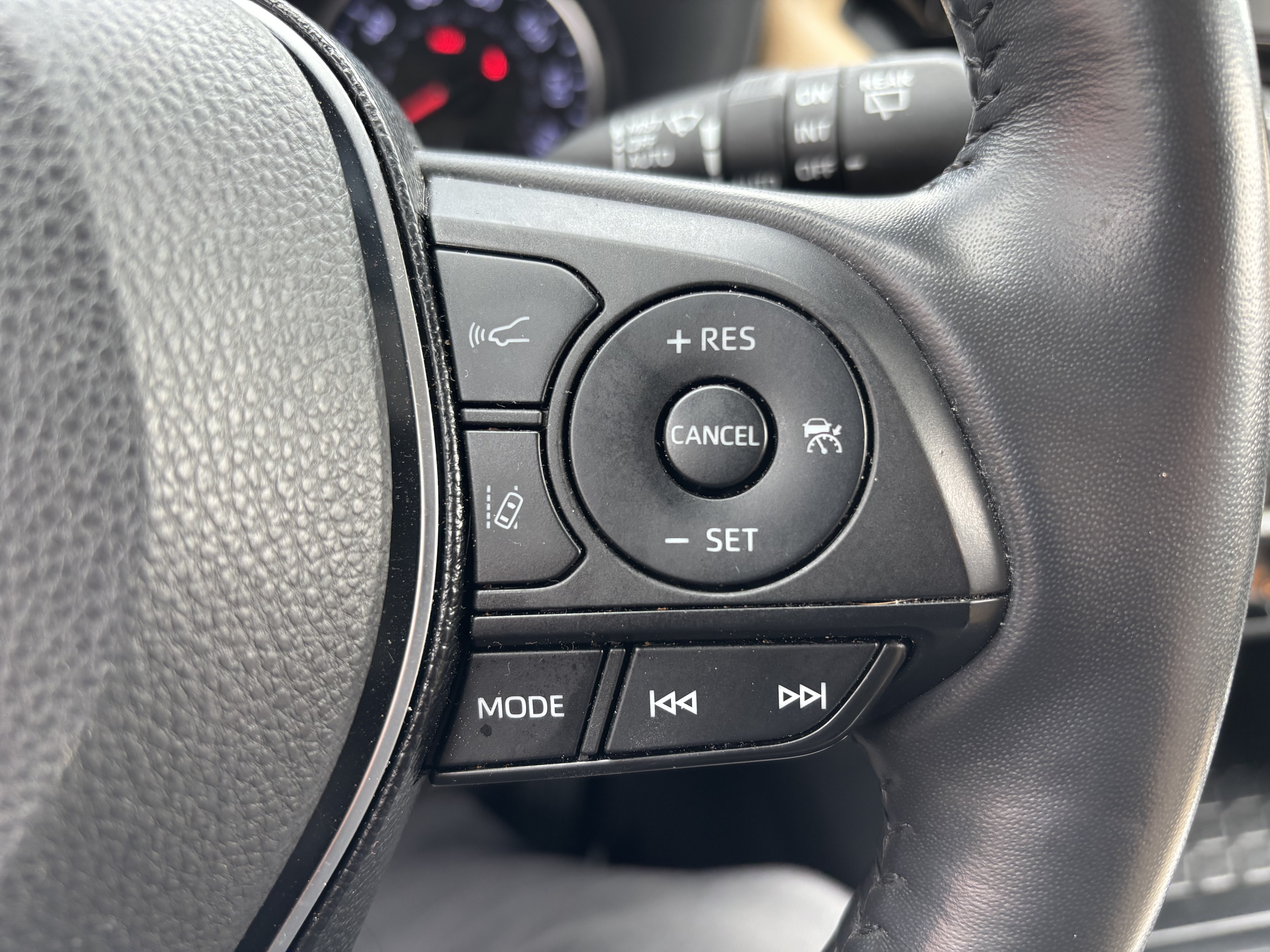 Used 2020 Toyota RAV4 XLE Premium AWD/4WD image 20