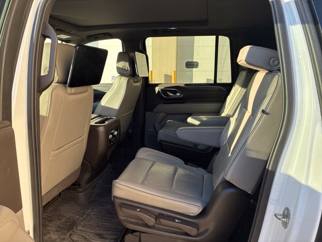 Used 2021 GMC Yukon XL SLT w/ SLT Premium Package AWD/4WD image 17