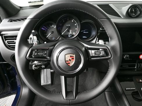 Certified 2025 Porsche Macan image 8