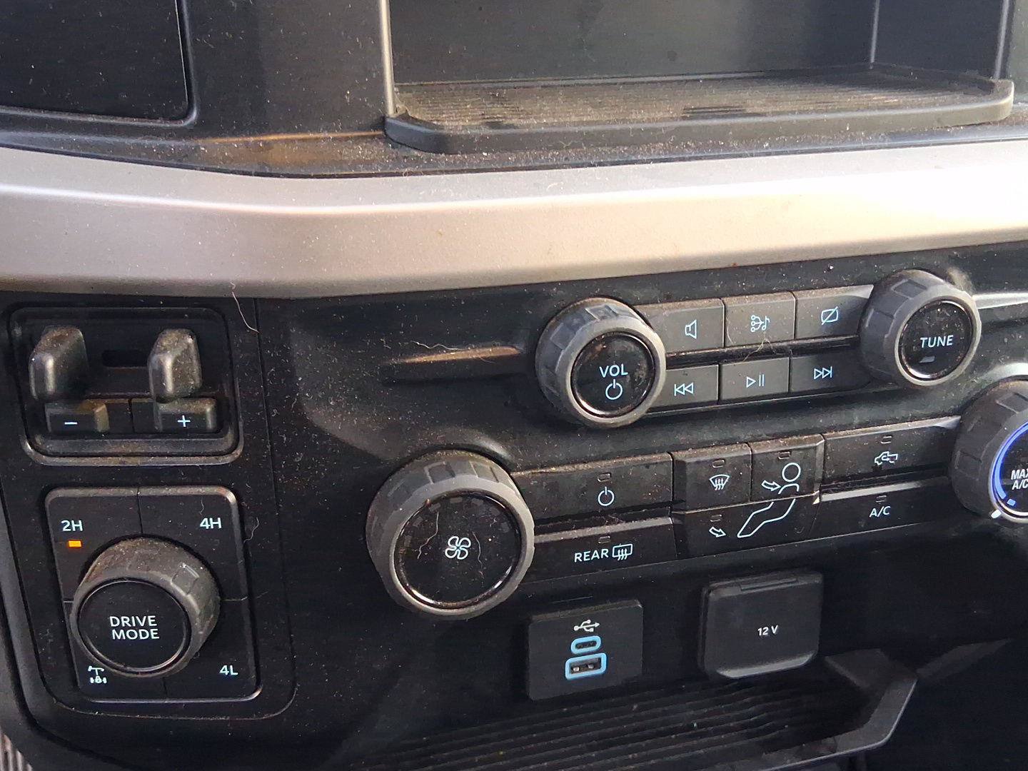 Certified 2024 Ford F250 XL w/ STX Appearance Package AWD/4WD image 16