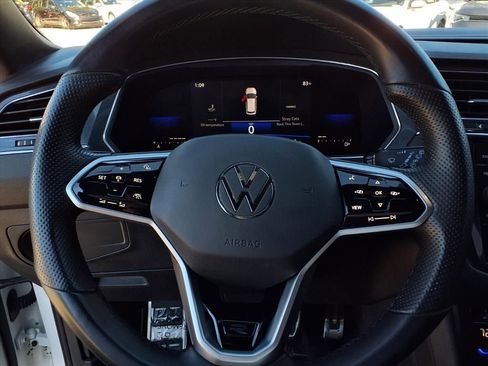 Used 2022 Volkswagen Tiguan SE R-Line image 12