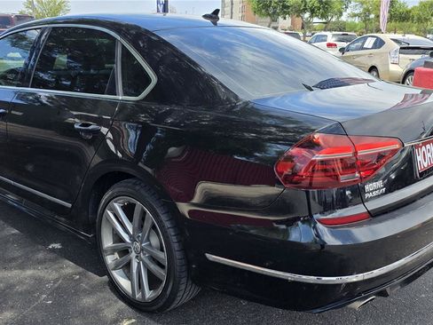 Used 2017 Volkswagen Passat 1.8T R-Line w/ R-Line Lighting Package FWD image 7