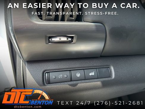 Used 2025 Nissan Pathfinder SL AWD/4WD image 16