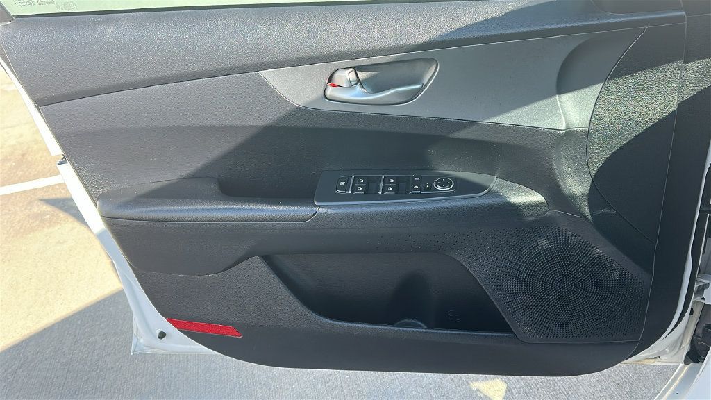Used 2020 Kia Forte LXS FWD image 19