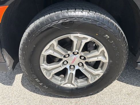 Used 2023 GMC Yukon SLE AWD/4WD image 47