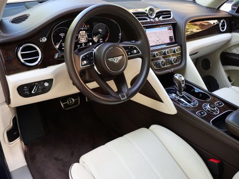 Used 2021 Bentley Bentayga AWD/4WD image 11